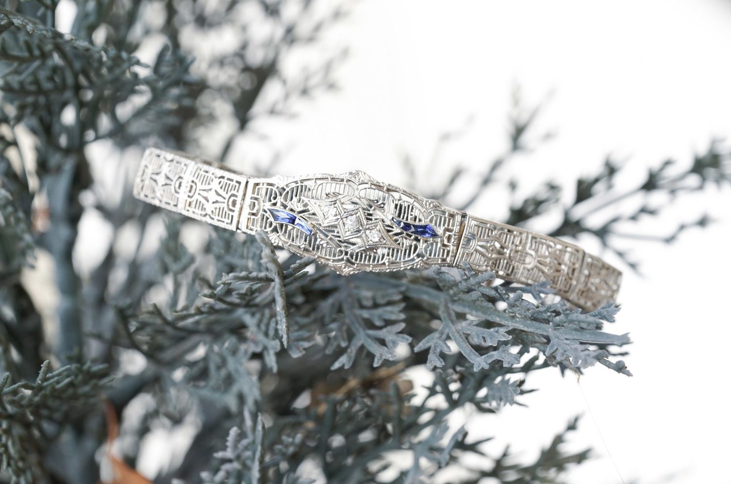 IET- 18KW 13.9g .25ctw Sapphire &amp; Diamond Antique Bracelet