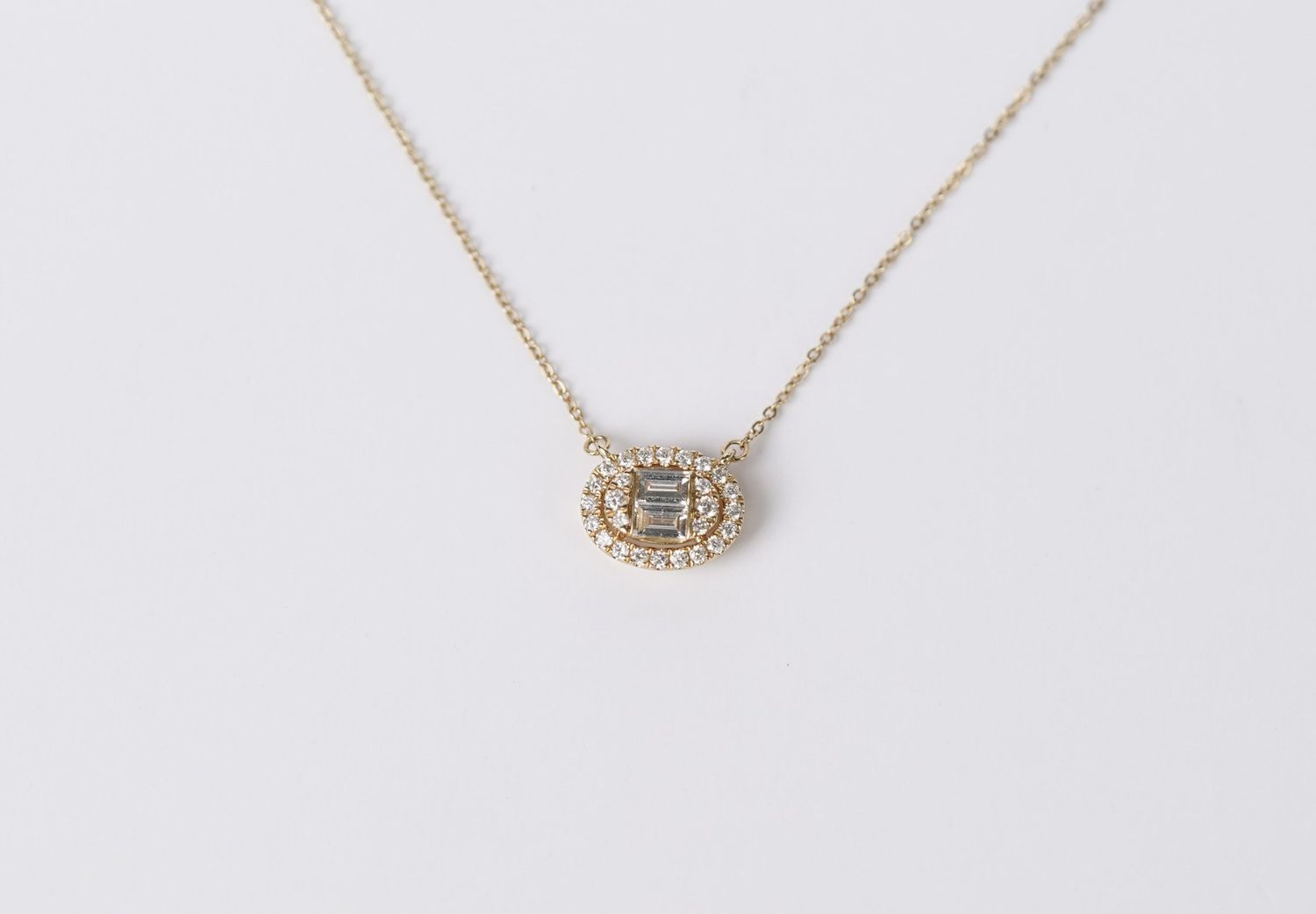 DAE- 14KY 1.90g .38ctw Diamond Cluster Halo Pendant 16-18&quot;