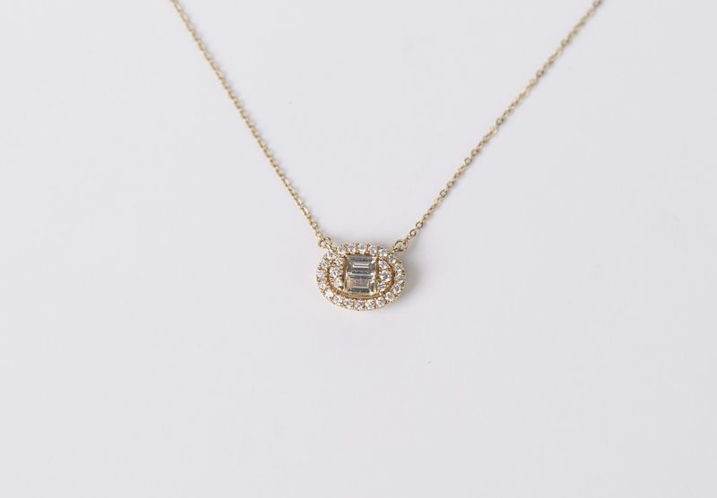 DAE- 14KY 1.90g .38ctw Diamond Cluster Halo Pendant 16-18&quot;