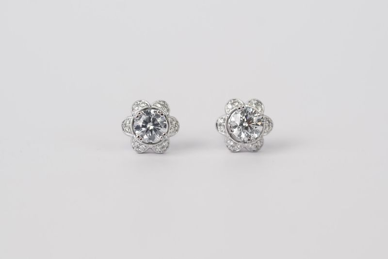 AVTT- 18KW 3.6g 1.78ctw (1.41ctrs) Diamond Halo Fashion Stud Earrings