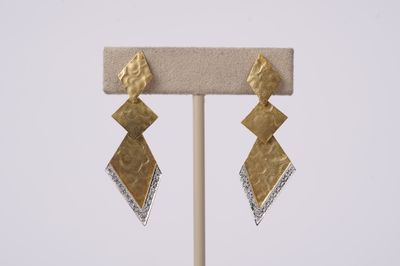DAEX- 18KWY 5.20g .32ctw Diamond Geometric Dangle Earrings