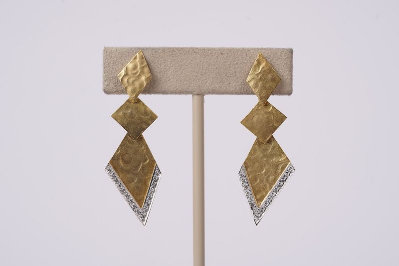 DAEX- 18KWY 5.20g .32ctw Diamond Geometric Dangle Earrings