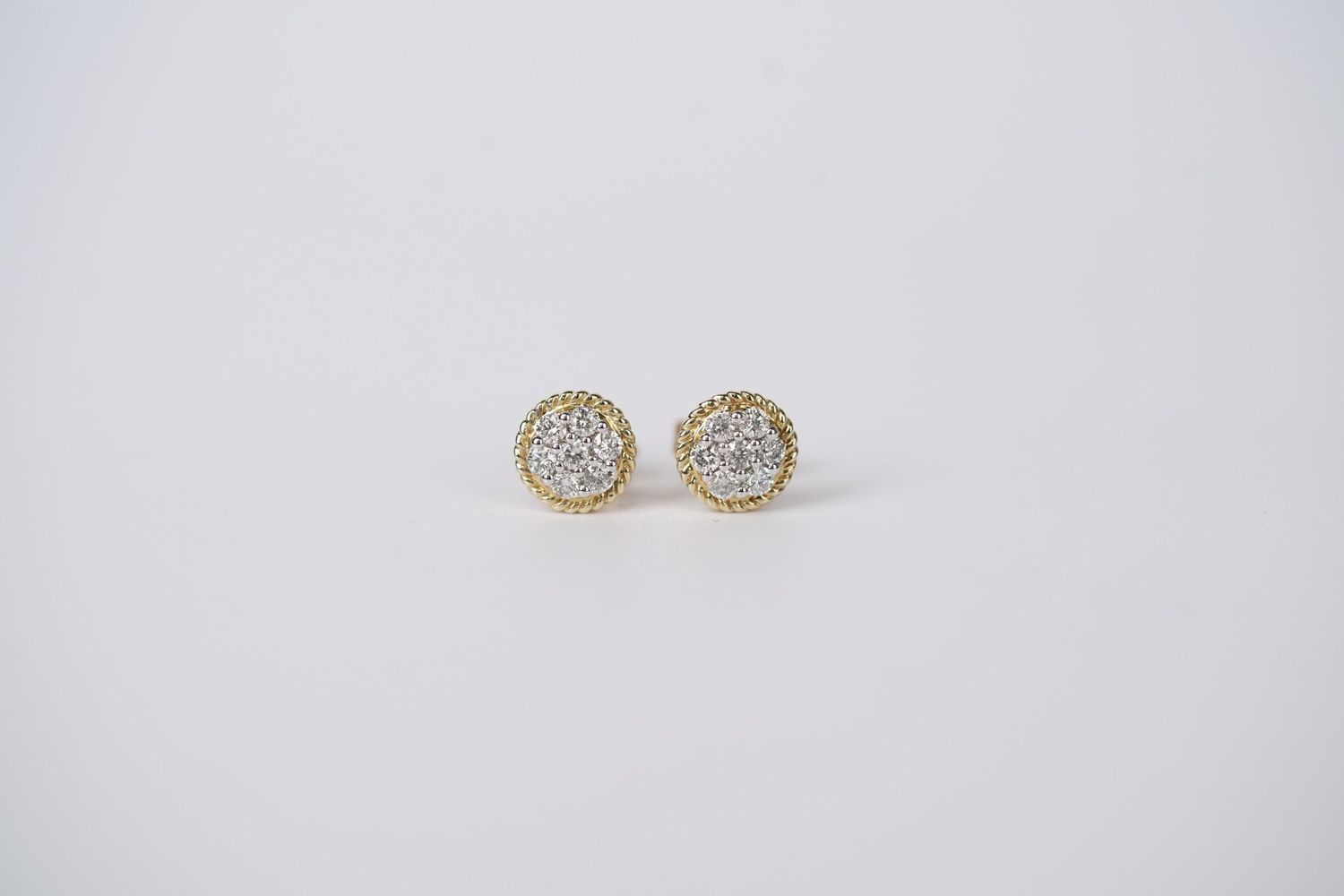 VAT- 10KWY 1.37g .24ctw Diamond Cluster Stud Earrings