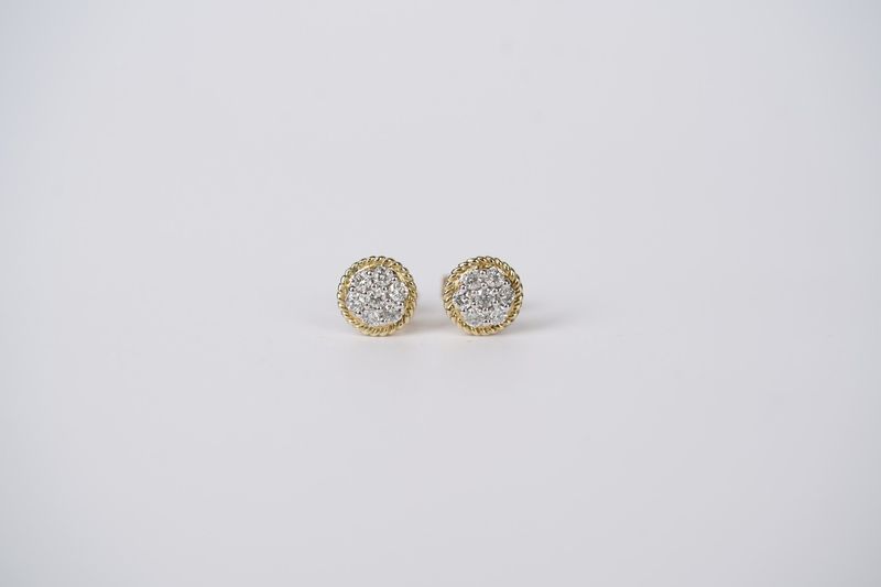 VAT- 10KWY 1.37g .24ctw Diamond Cluster Stud Earrings