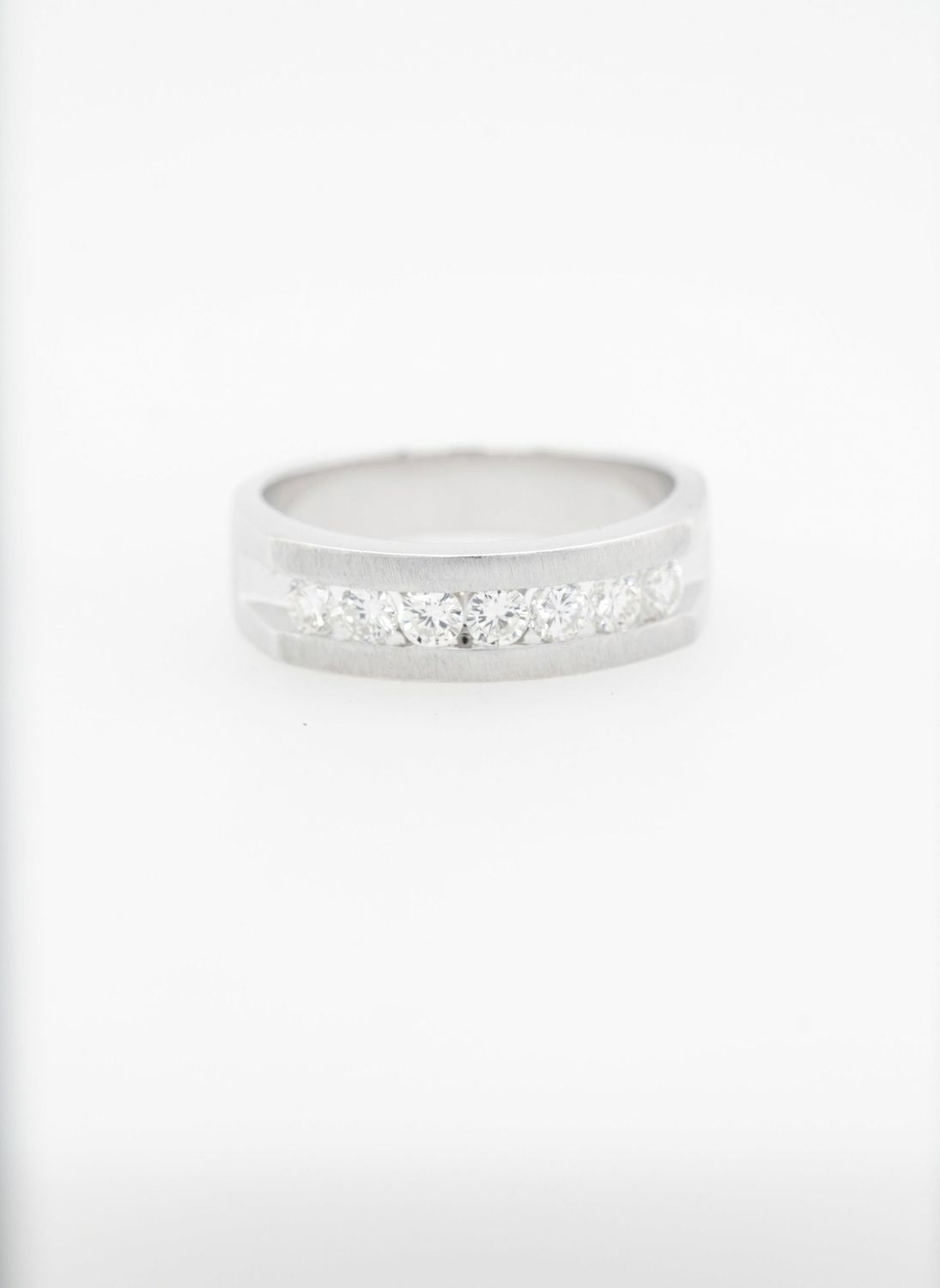 VVVN- 14KW 8.09g .80ctw Diamond Men&#39;s Diamond Wedding Band (size 10)