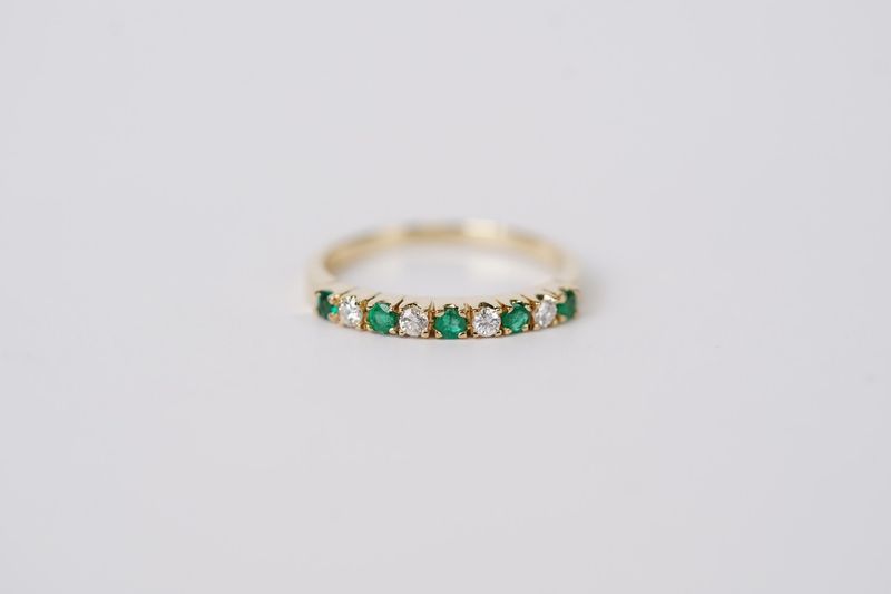 NET-18KY 2.13g .40ctw Emerald &amp; Diamond Stackable Band (size 6.5)