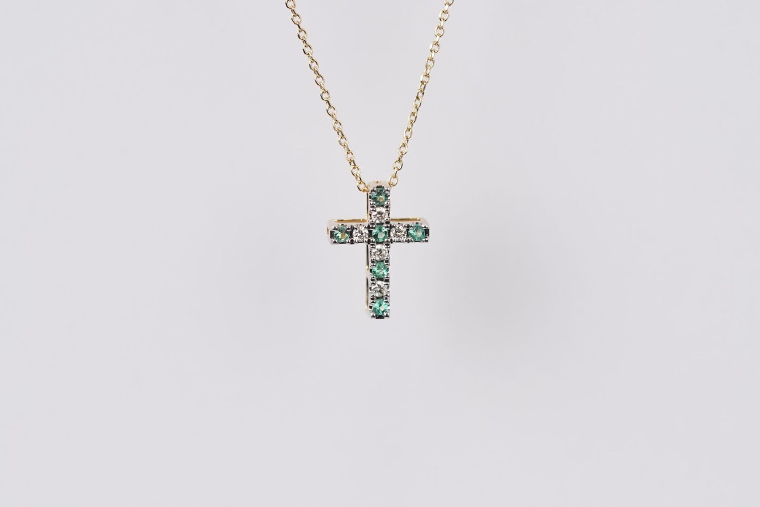 AVL- 14KY 1.8g .18ctw Emerald &amp; Diamond Cross Necklace 16-18&quot;