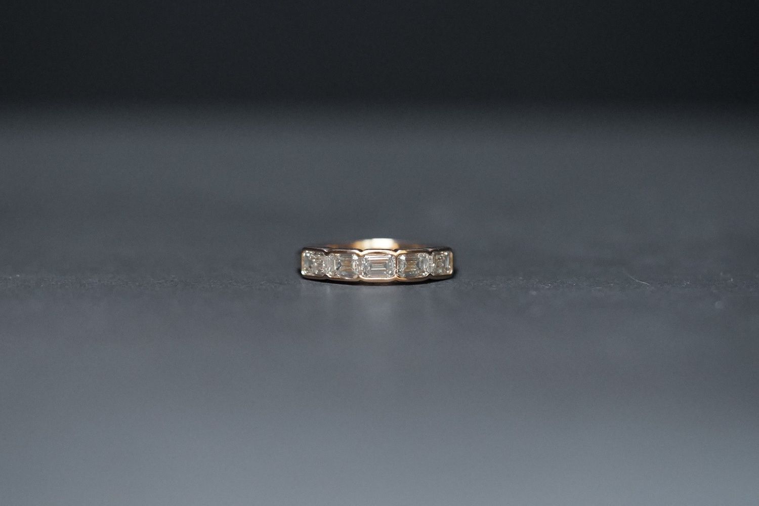 VIBB- 14KY 3.08g 1.50ctw I/VS1 GIA Emerald Diamond Half Bezel Band (size 6.5)