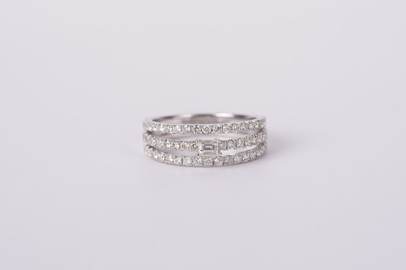 RIIX- 14KW 4.22g 1.02ctw Diamond Fashion Ring (size 7)