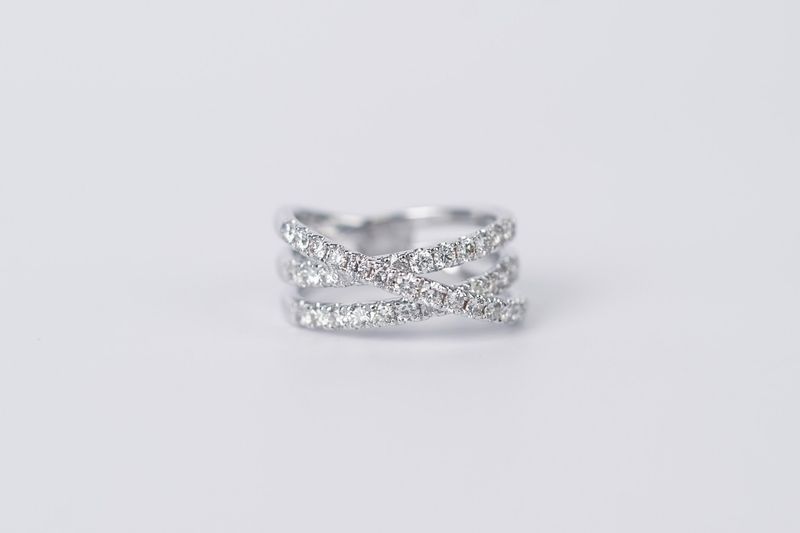 IDIX- 14KW 4.21g 1.28ctw Diamond Crossover Fashion Ring (size 7.5)