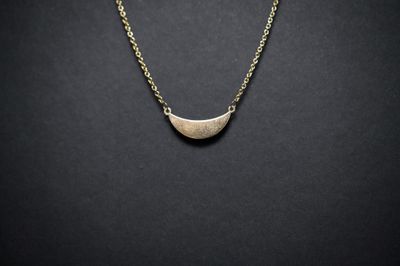 VTL- 14KY 2.05g Crescent Moon Pendant 18&quot;