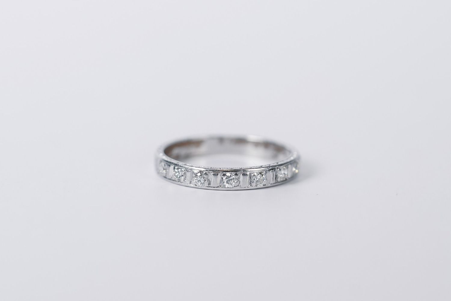 NET- Platinum 3.11g .21ctw Diamond Art Deco Band (size 7)