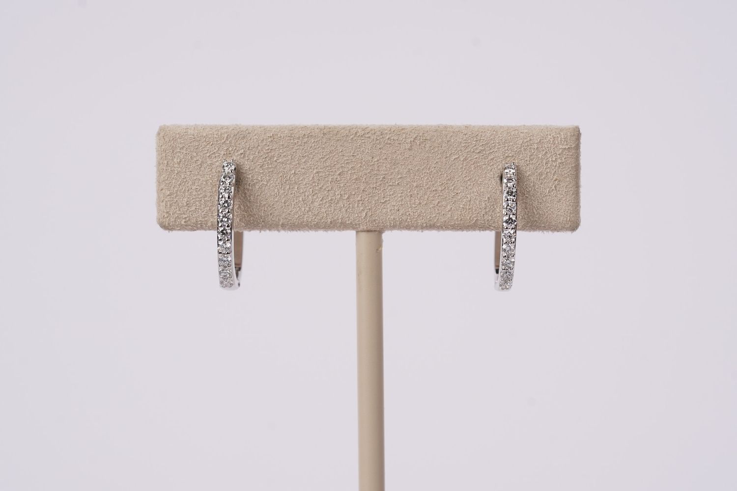 NID- 18KW 1.96g .28ctw Diamond Huggie Hoop Earrings