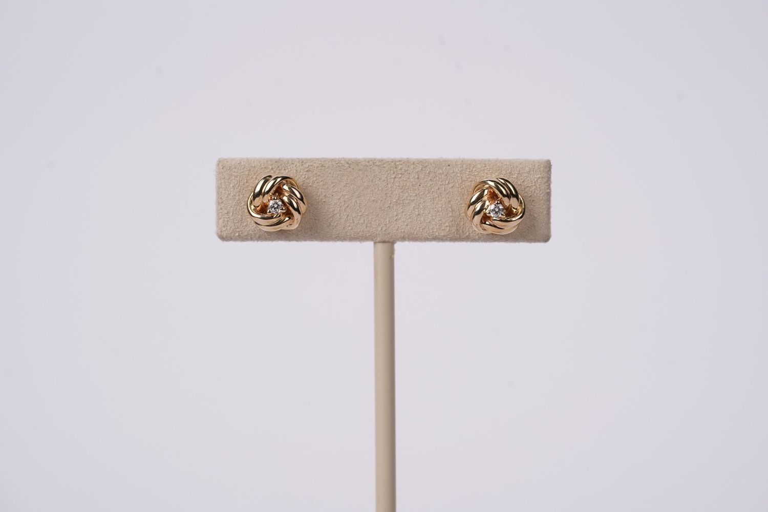 DTTX- 14KY 4.30g .07ctw Diamond Knot Stud Earrings