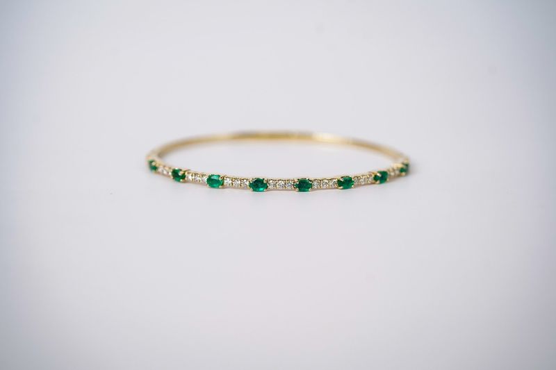 VVII- 14KY 8.54g 2.21ctw Emerald &amp; Diamond Flex Bangle