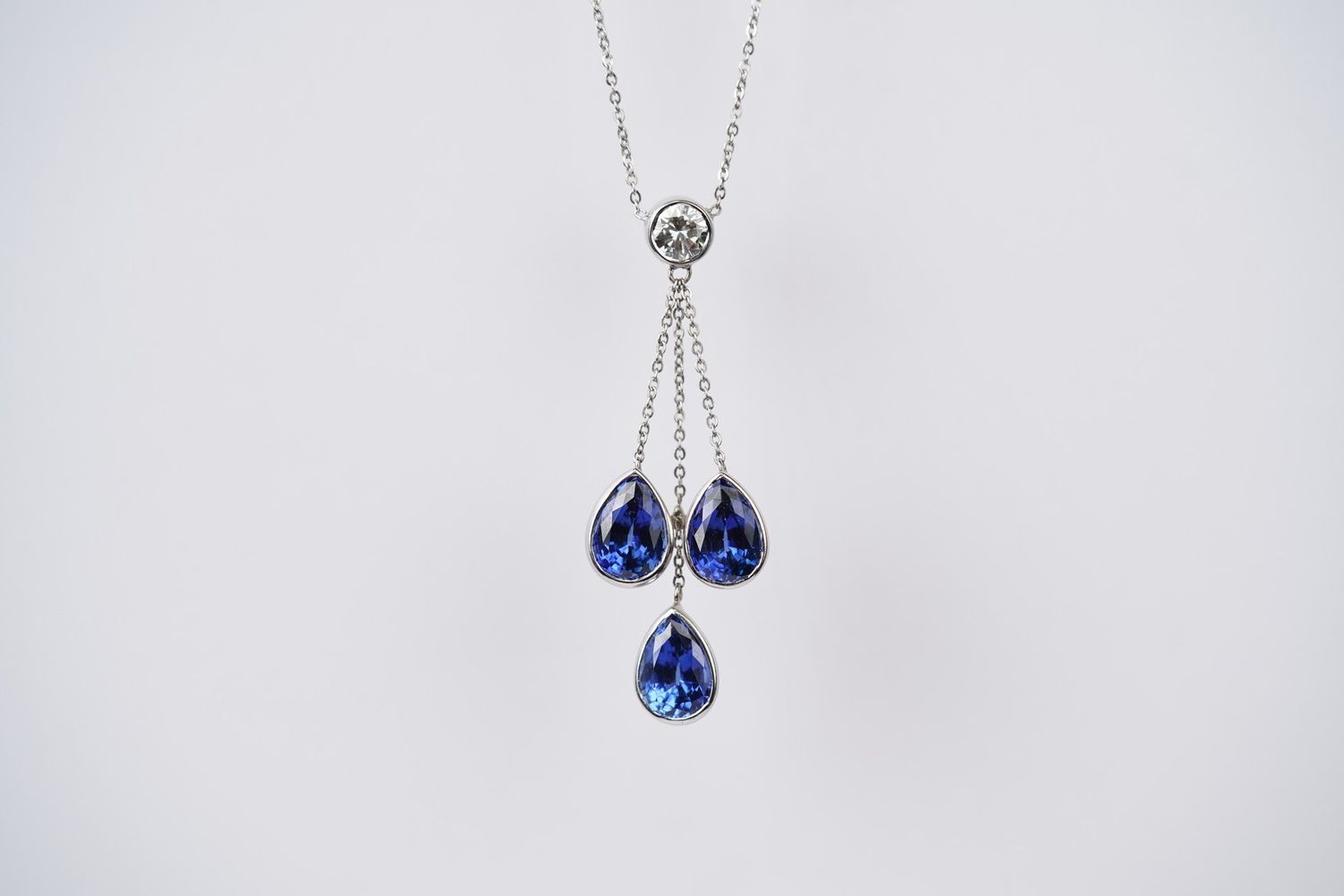 DATT- 14KW 7.1g 7.80ctw Sapphire &amp; Diamond Fashion Pendant 18&quot;