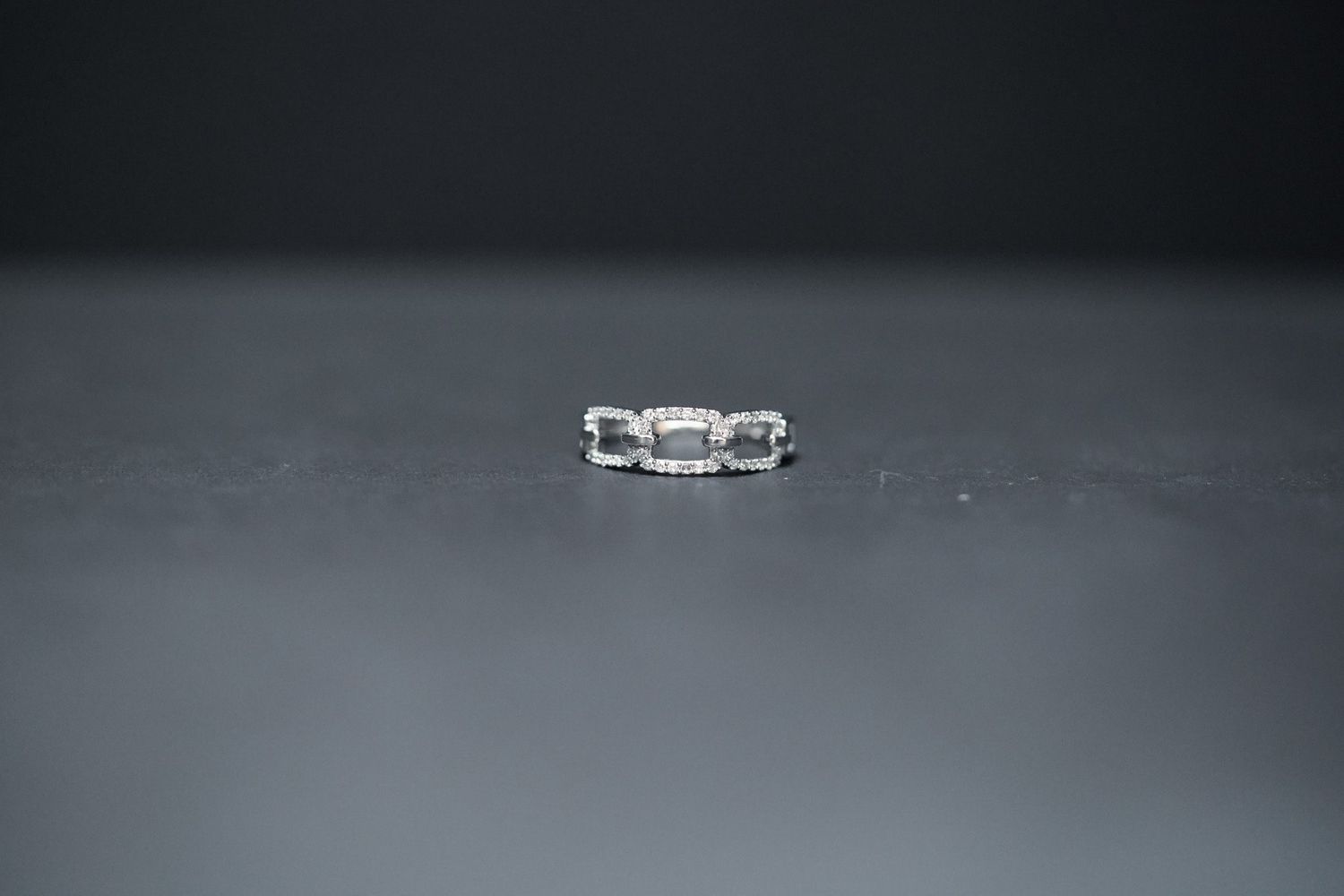 ABIX- 14KW 2.10g .20ctw Diamond Link Fashion Ring (size 6.5)