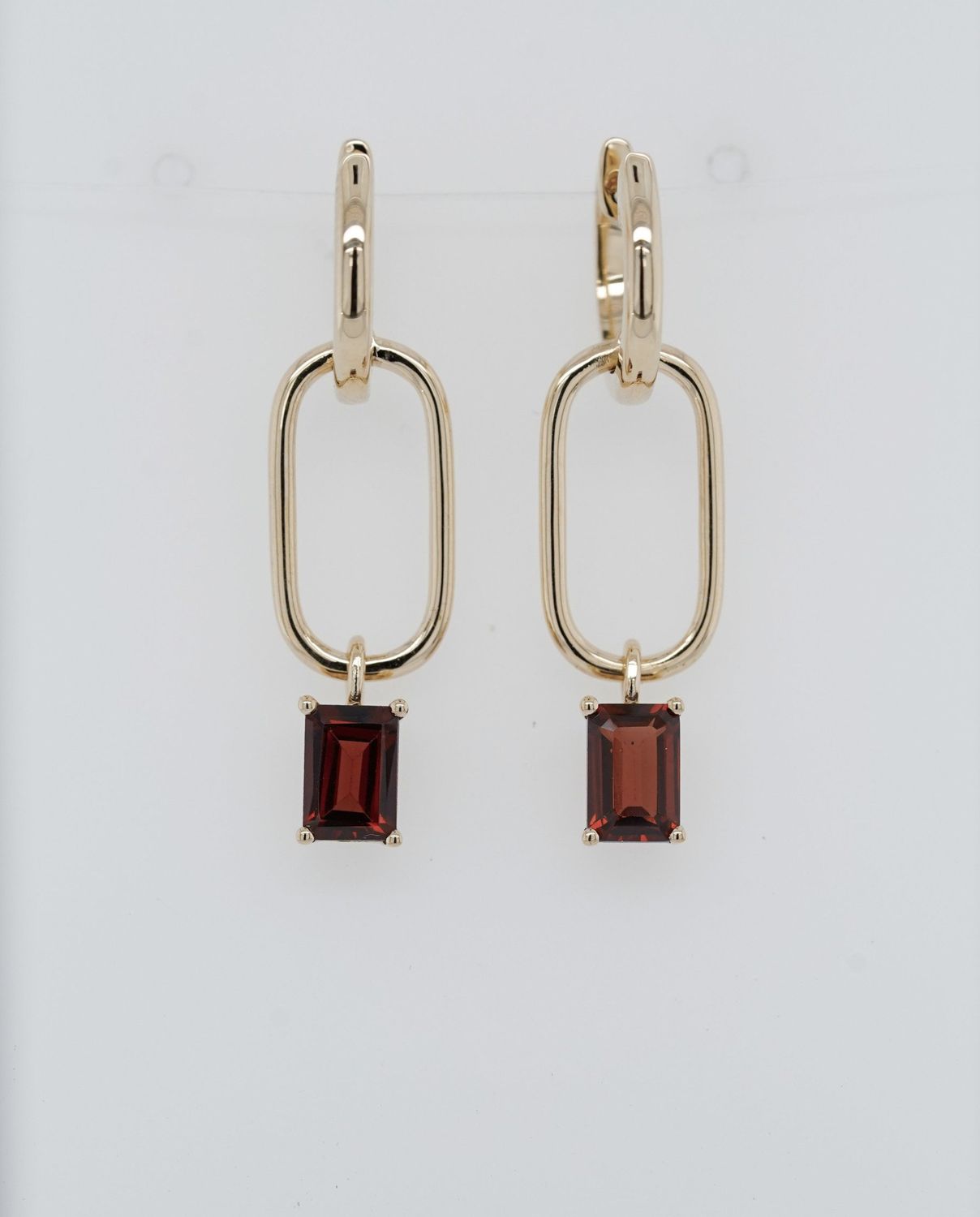 NAV- 14KY 3.50g 6x4mm Garnet Paperclip Earrings