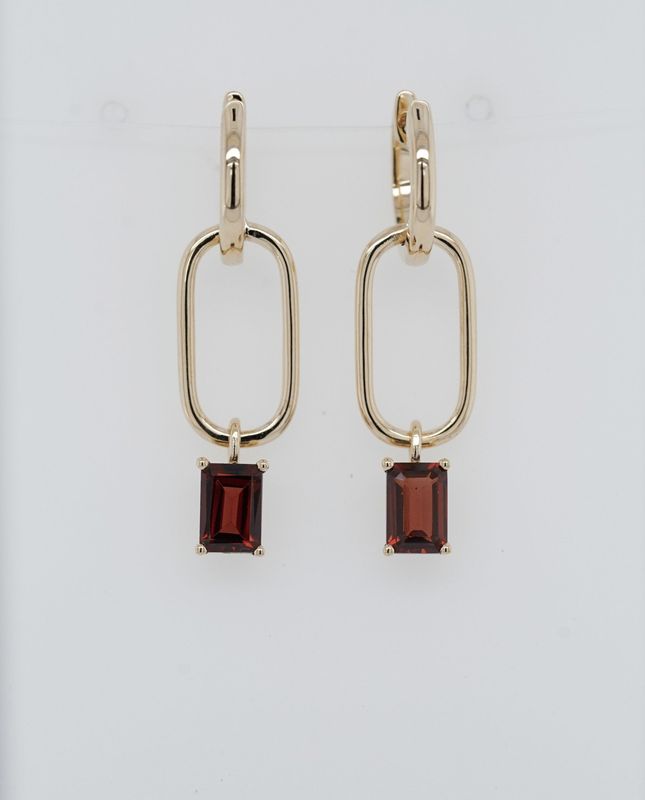 NAV- 14KY 3.50g 6x4mm Garnet Paperclip Earrings
