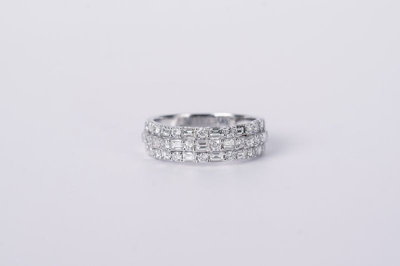 BETX- 14KW 4.40g 1.43ctw Baguette &amp; Round Diamond Fashion Ring (size 7.5)