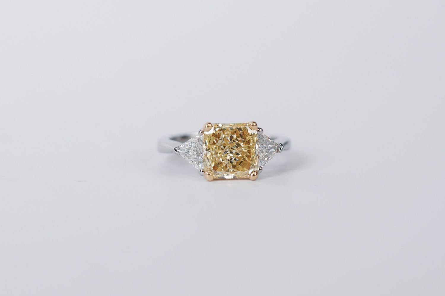 BTPTX- Platinum/18KY 5.76g 3.22ctw (2.52ctr) FLY/SI1 Three-Stone Engagement Ring (size 6)