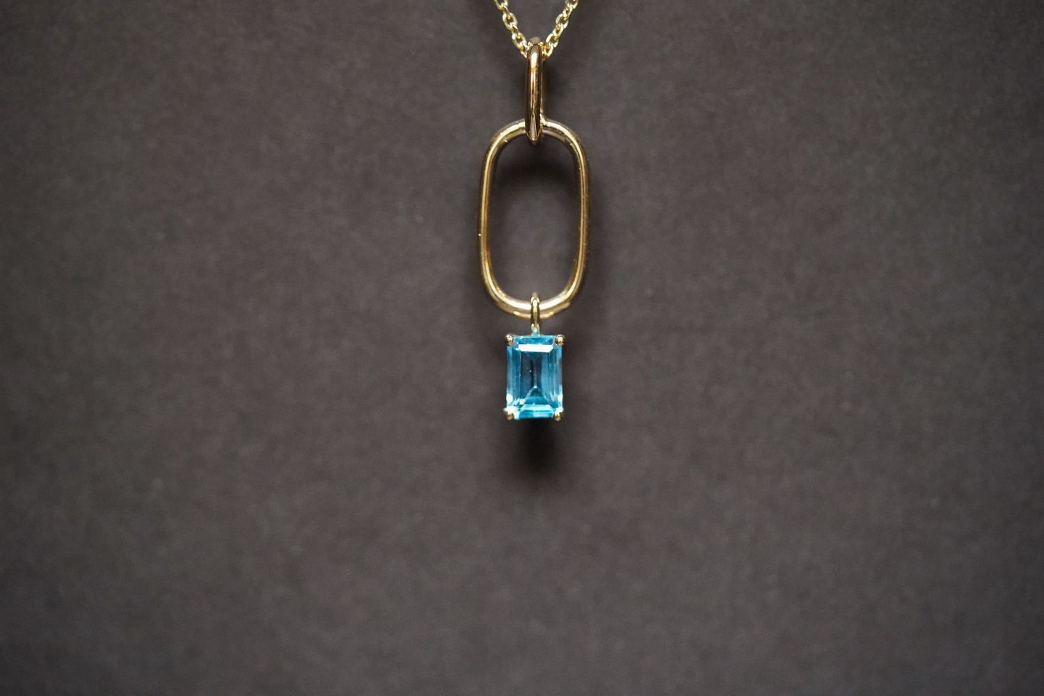 ATTX- 14KY 2.90g 6x4mm Emerald Cut Blue Topaz Paperclip Necklace 16-18&quot;