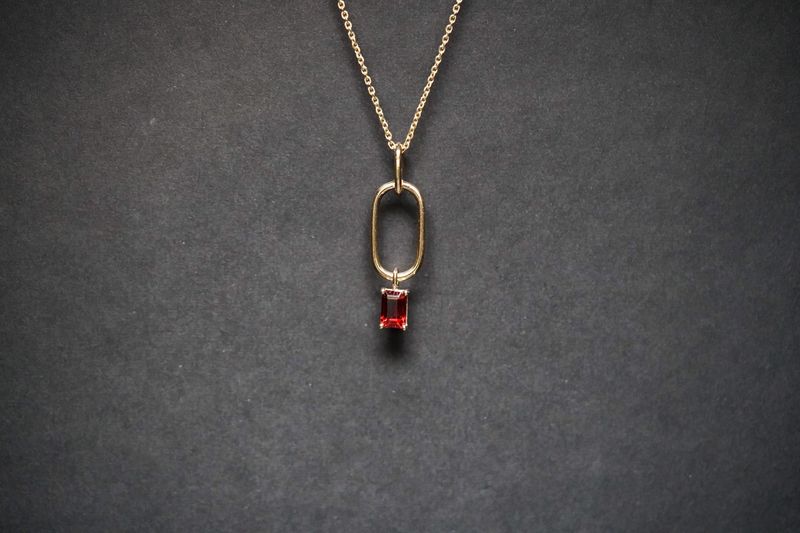 ATTX- 14KY 1.10g 6x4mm Emerald Cut Garnet Paperclip Necklace 16-18&quot;