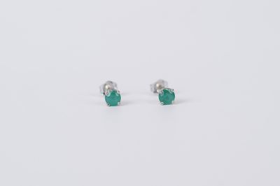VVT- 14KW .47g .50ctw 4mm Emerald Stud Earrings