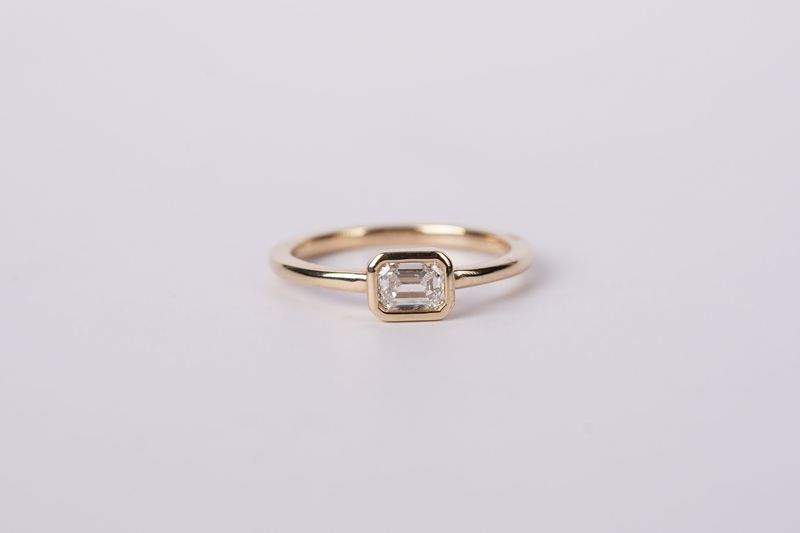 IETX- 14KY 2.78g .55ct H/SI2 Emerald Cut Diamond East/West Bezel Ring (size 7)