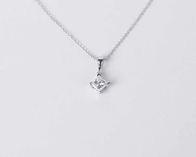 BET- 14KW 1.8g .52ct G/SI1 Princess Cut Diamond Solitaire Pendant 16-18&quot;