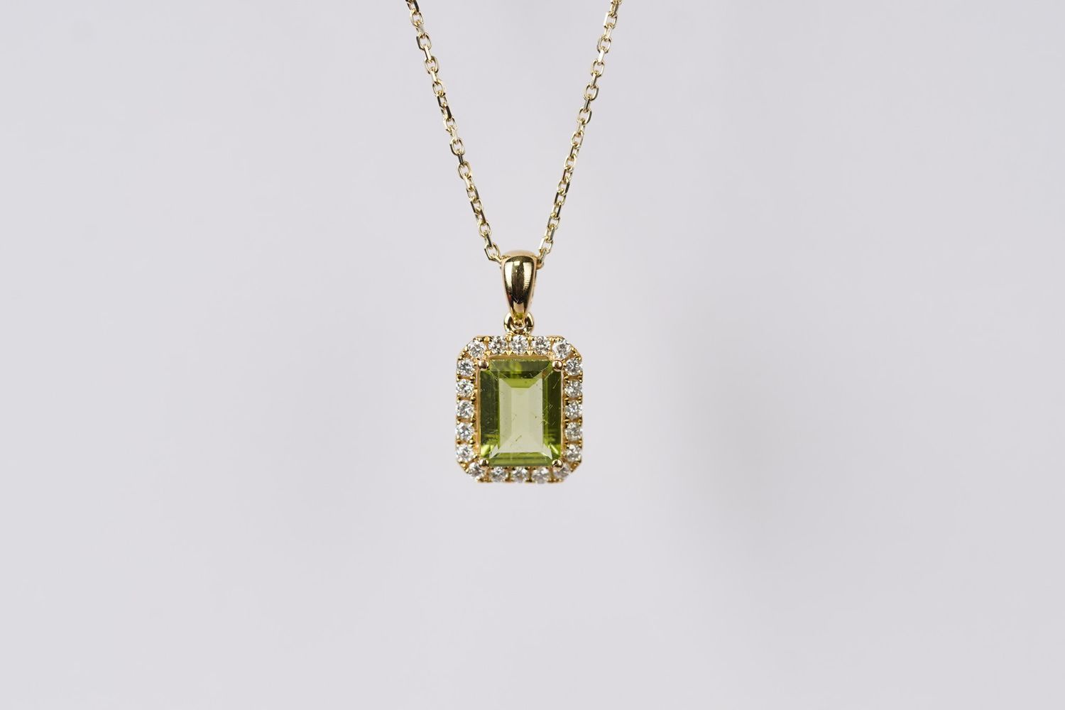 DTIX- 14KY 3.00g 1.88ctw (1.65ctr) Peridot &amp; Diamond Halo Necklace 18&quot;