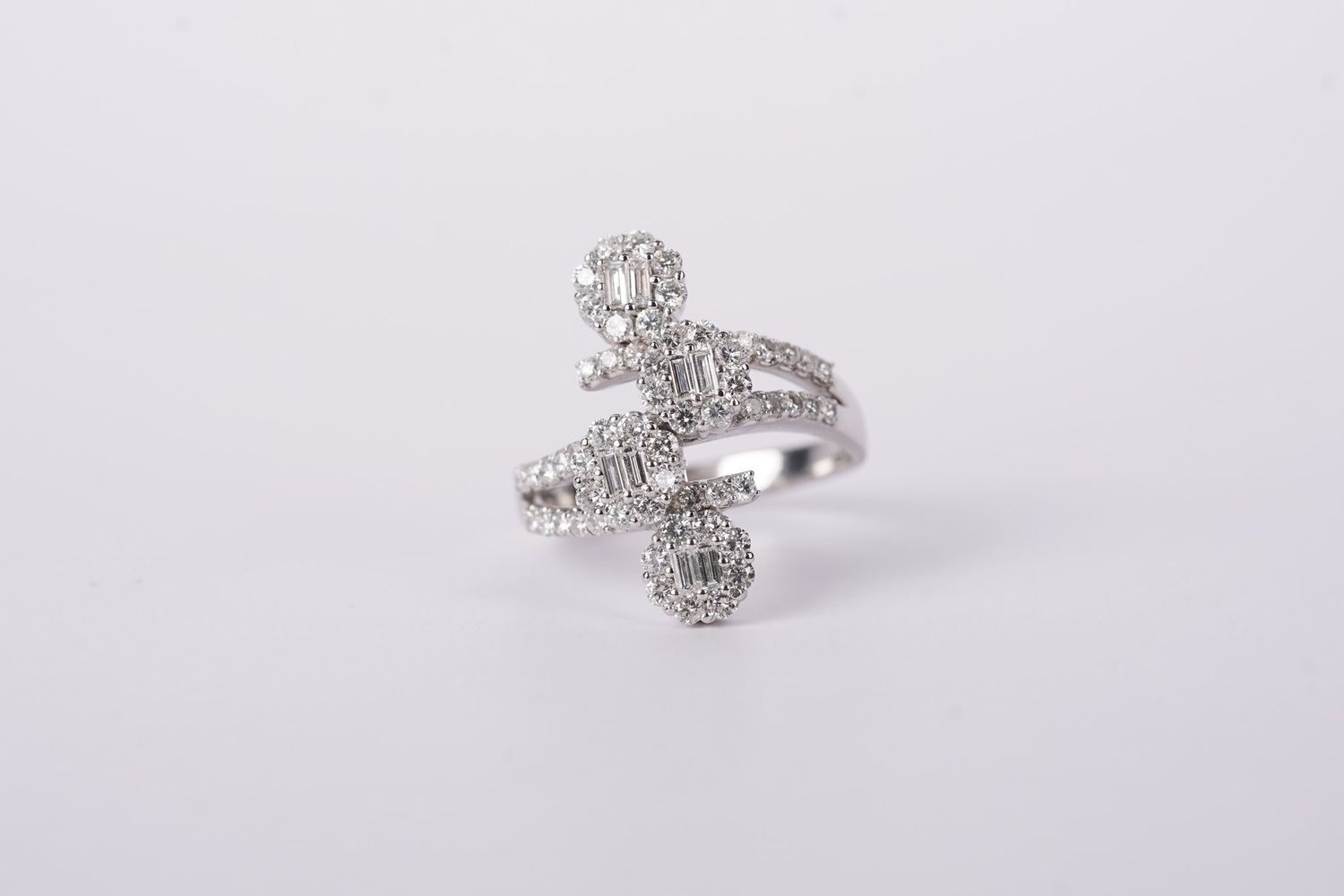 VDTT- 14KW 6.22g 1.86ctw Diamond Baguette Fashion Ring (size 9)