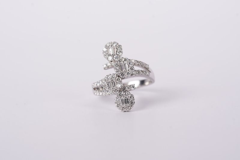 VDTT- 14KW 6.22g 1.86ctw Diamond Baguette Fashion Ring (size 9)