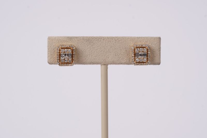 NTT- 14KY 2.20g .64ctw Diamond Cluster Halo Earrings