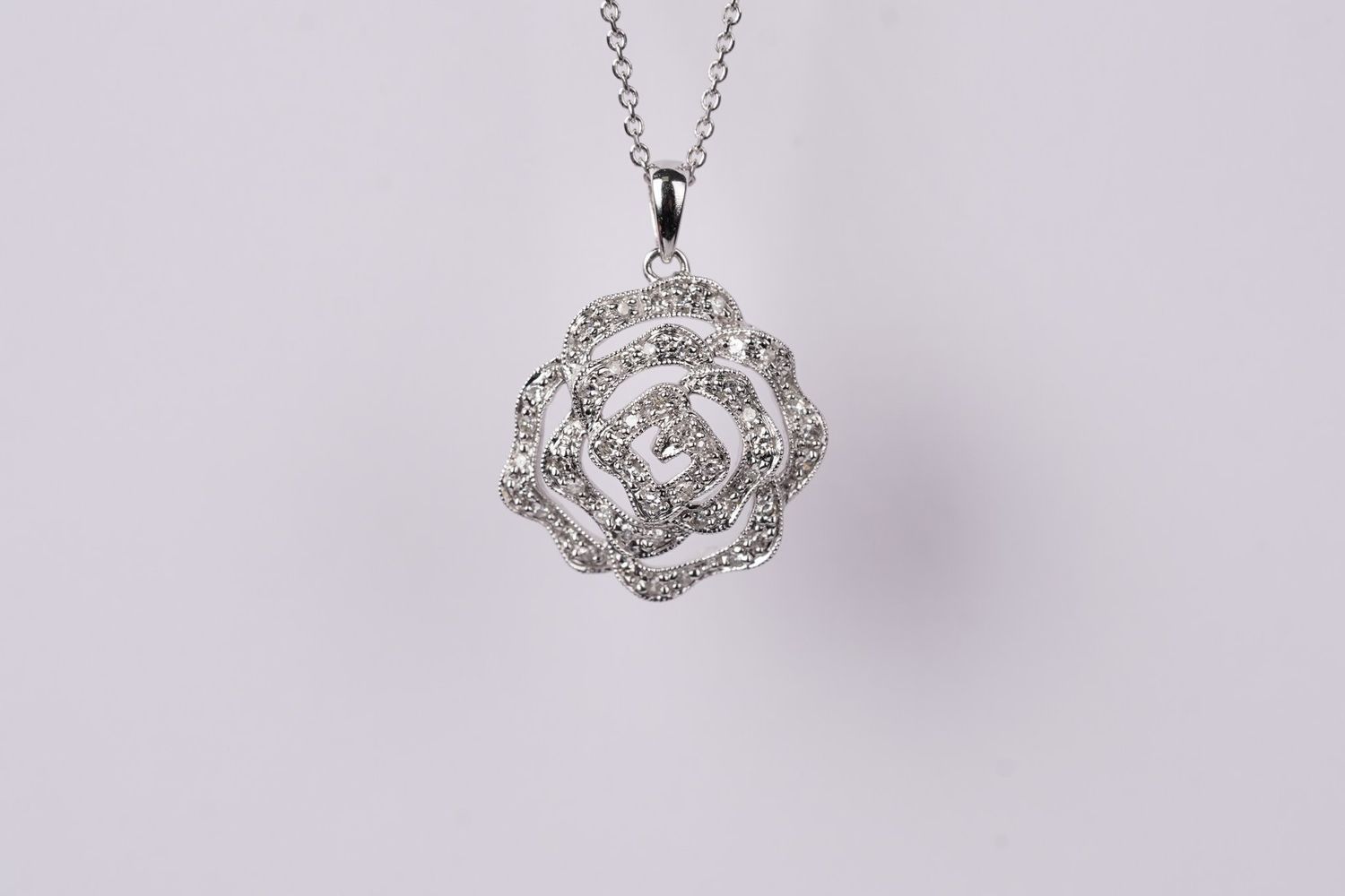 AAE- 14KW 4.22g .15ctw Diamond Flower Pendant 16-18&quot;