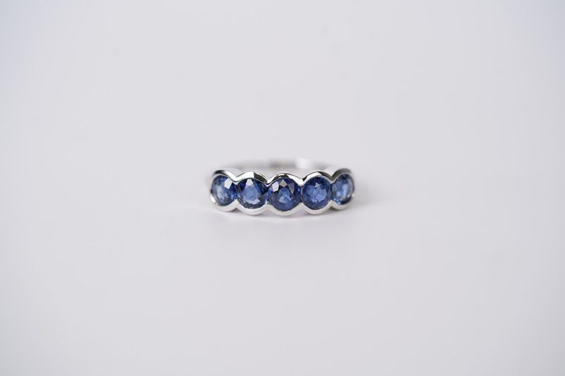 LNEX- 14KW 3.93g 2.52ctw Blue Sapphire Half Bezel Stackable Band (size 7)