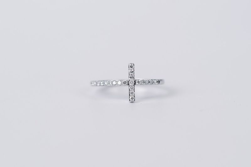 NVT- 14KW 2.04g .30ctw Large Diamond Cross Ring (size 7)