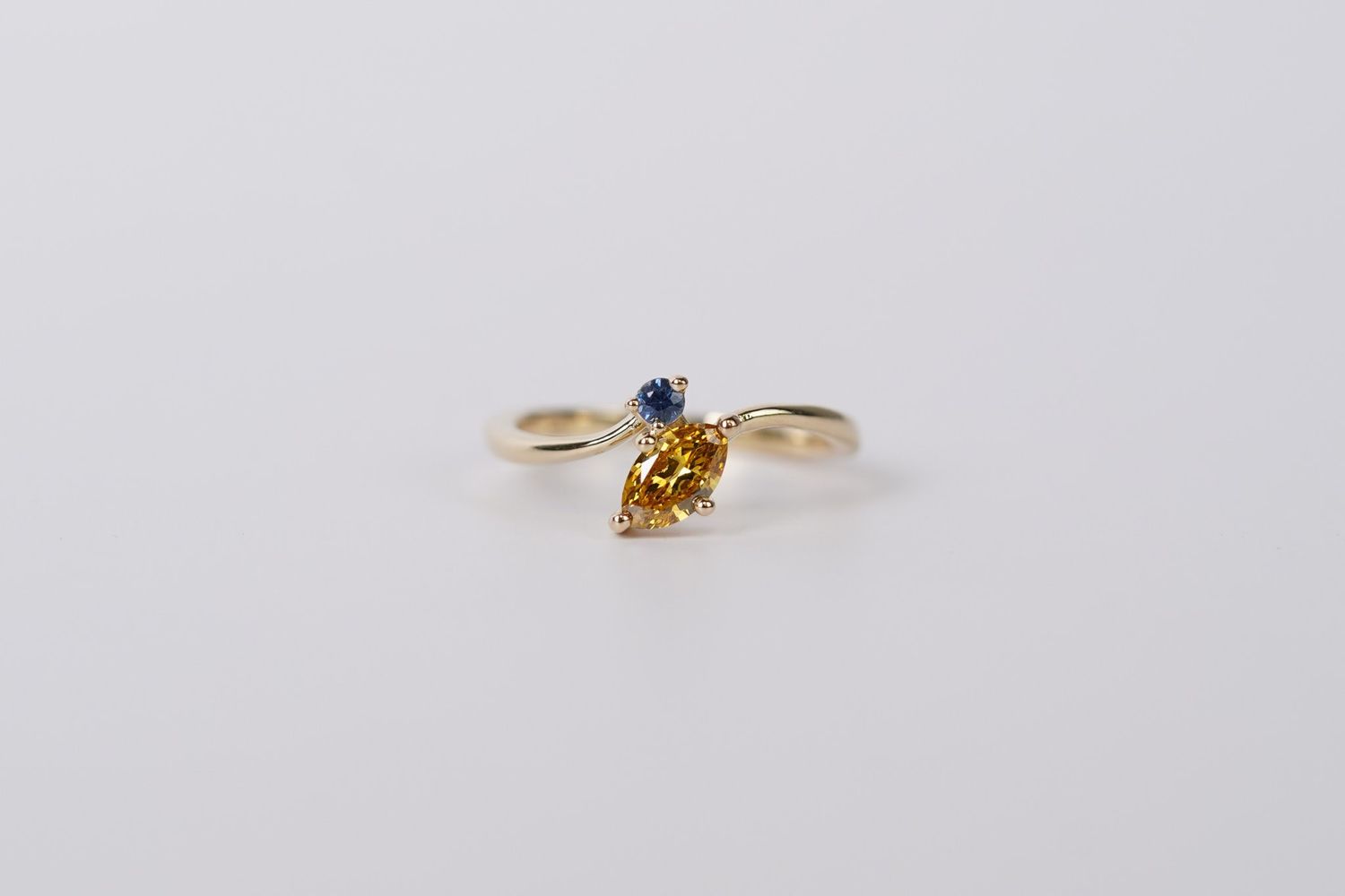 RATX- 14KY 2.61g .61ctw Diamond &amp; Sapphire Fashion Crossover Ring (size 7)