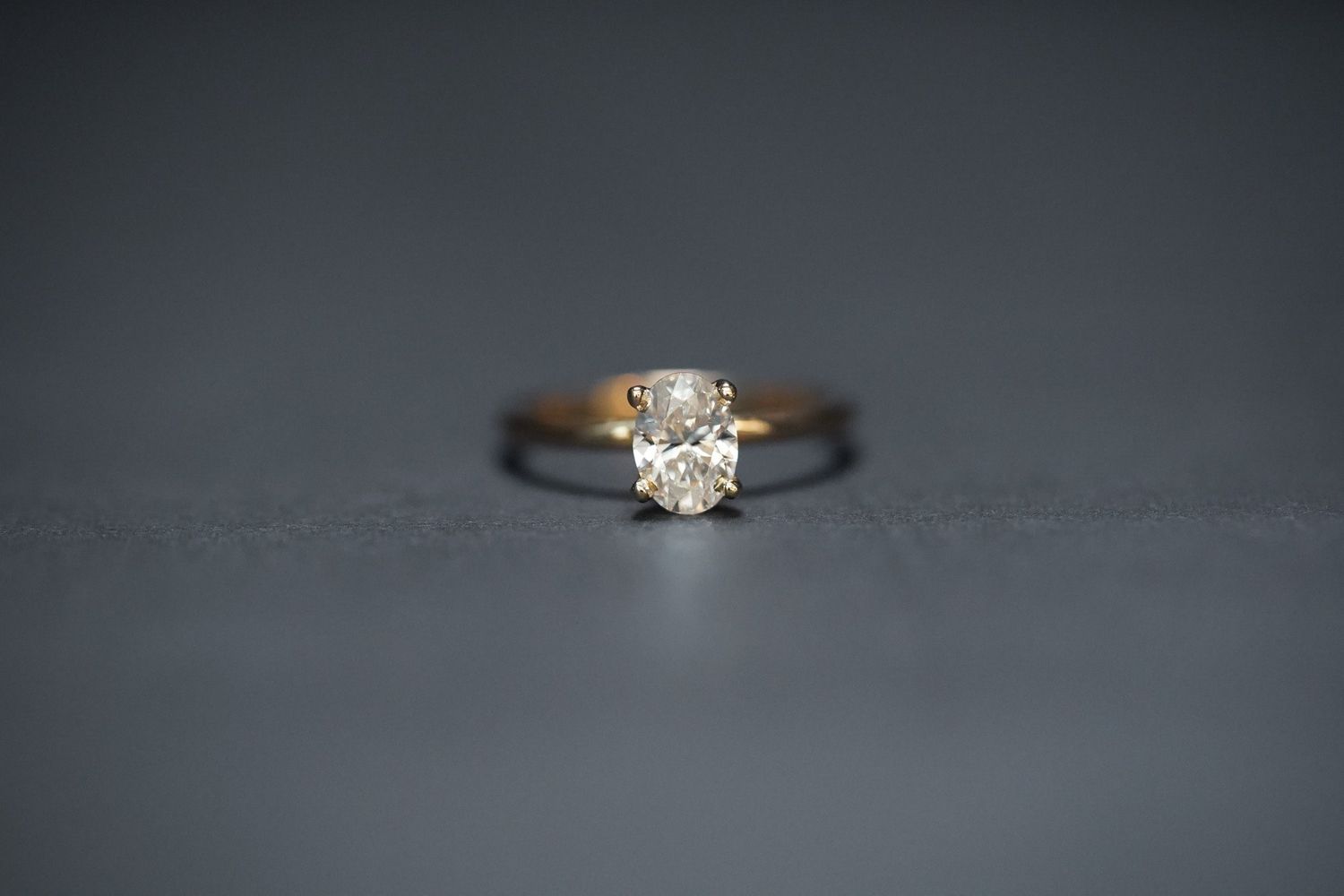 ABET- 14KY 2.33g 1.00ct H/SI2 GIA Oval Diamond Solitaire Engagement Ring (size 7)