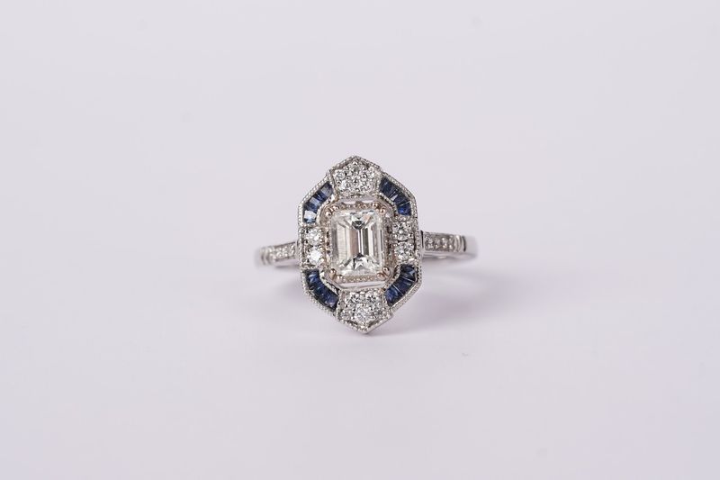 VITT- 14KW 4.45g 1.15ctw (.72ctr) I/VS1 Emerald Diamond Halo Ring (size 6.25)