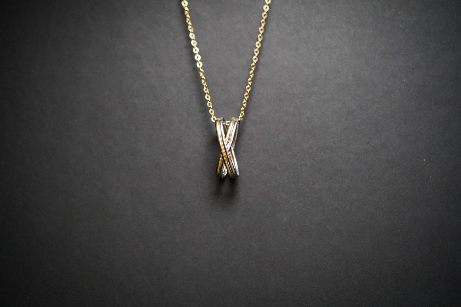 VVL- 14KWY 2.35g Geometric Pendant 18&quot;