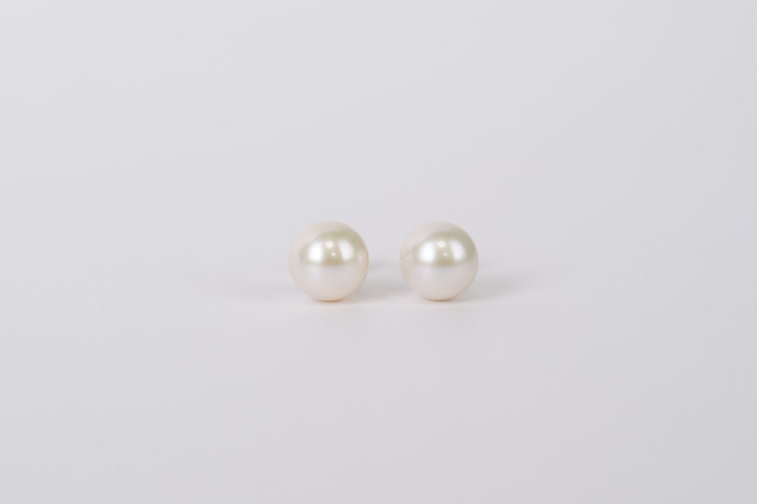 ILX- 14KY 8mm Cultured Pearl Stud Earrings