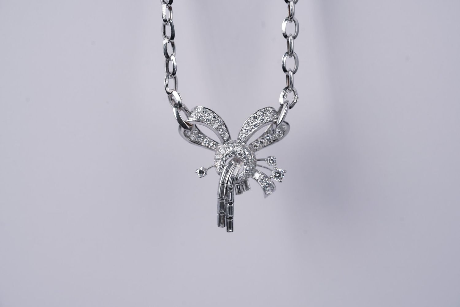 ATPT- 14KW/Platinum 20.27g 2.48ctw Diamond Estate Ribbon Necklace 18&quot;