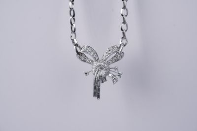 ATPT- 14KW/Platinum 20.27g 2.48ctw Diamond Estate Ribbon Necklace 18&quot;