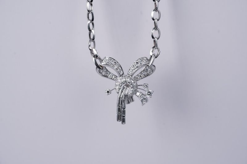 ATPT- 14KW/Platinum 20.27g 2.48ctw Diamond Estate Ribbon Necklace 18&quot;