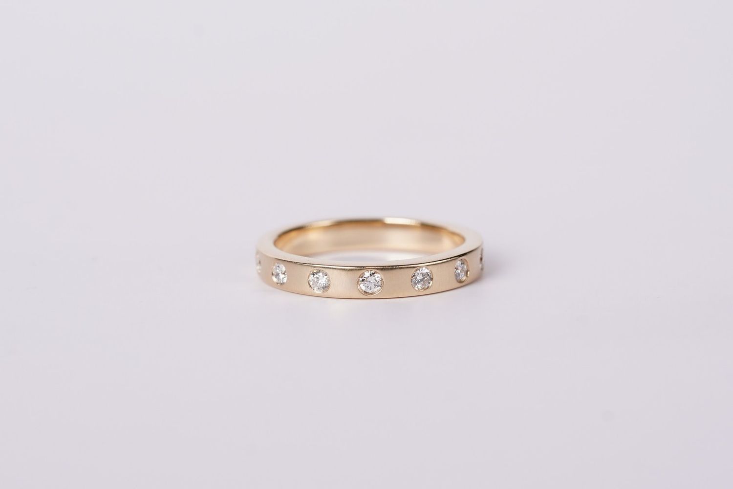 EEDX- 14KY 3.42g .20ctw Diamond Burnish Set Stackable Ring (size 6)