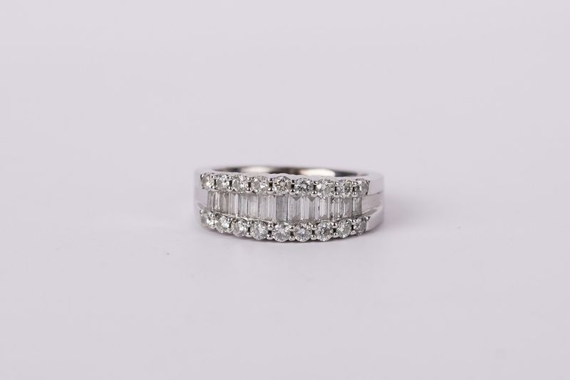 NETX- 14KW 5.15g 1.50ctw Baguette &amp; Round Diamond Fashion Ring (size 6)