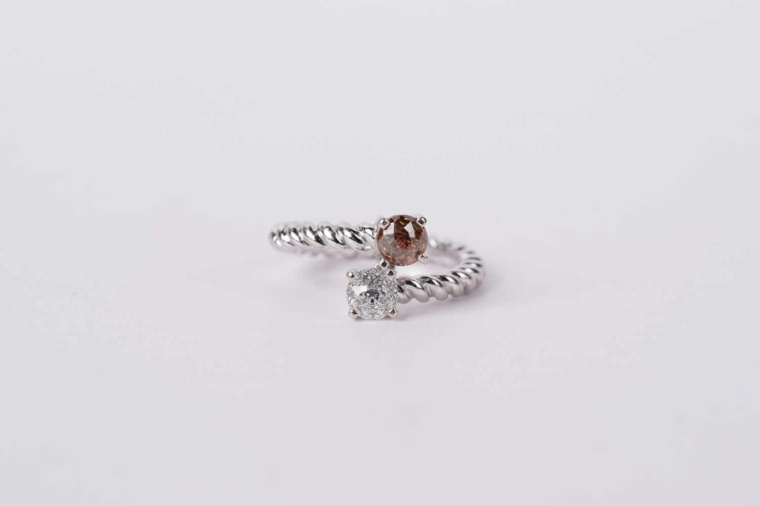 VVTT- 18KW 5.83g 1.42ctw Crown Of Light Diamond Bypass Ring (size 6)