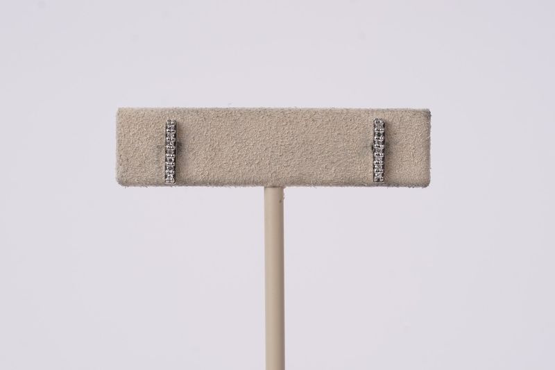 NTT- 14KW .93g .10ctw Diamond Bar Stud Earrings