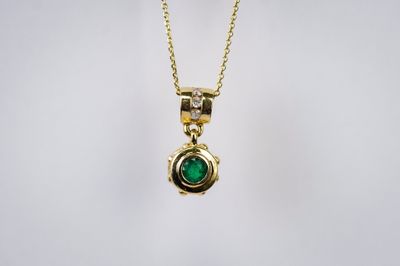 DTT- 14KY 5.09g .48ctw Emerald &amp; Diamond Pendant 16-18&quot;